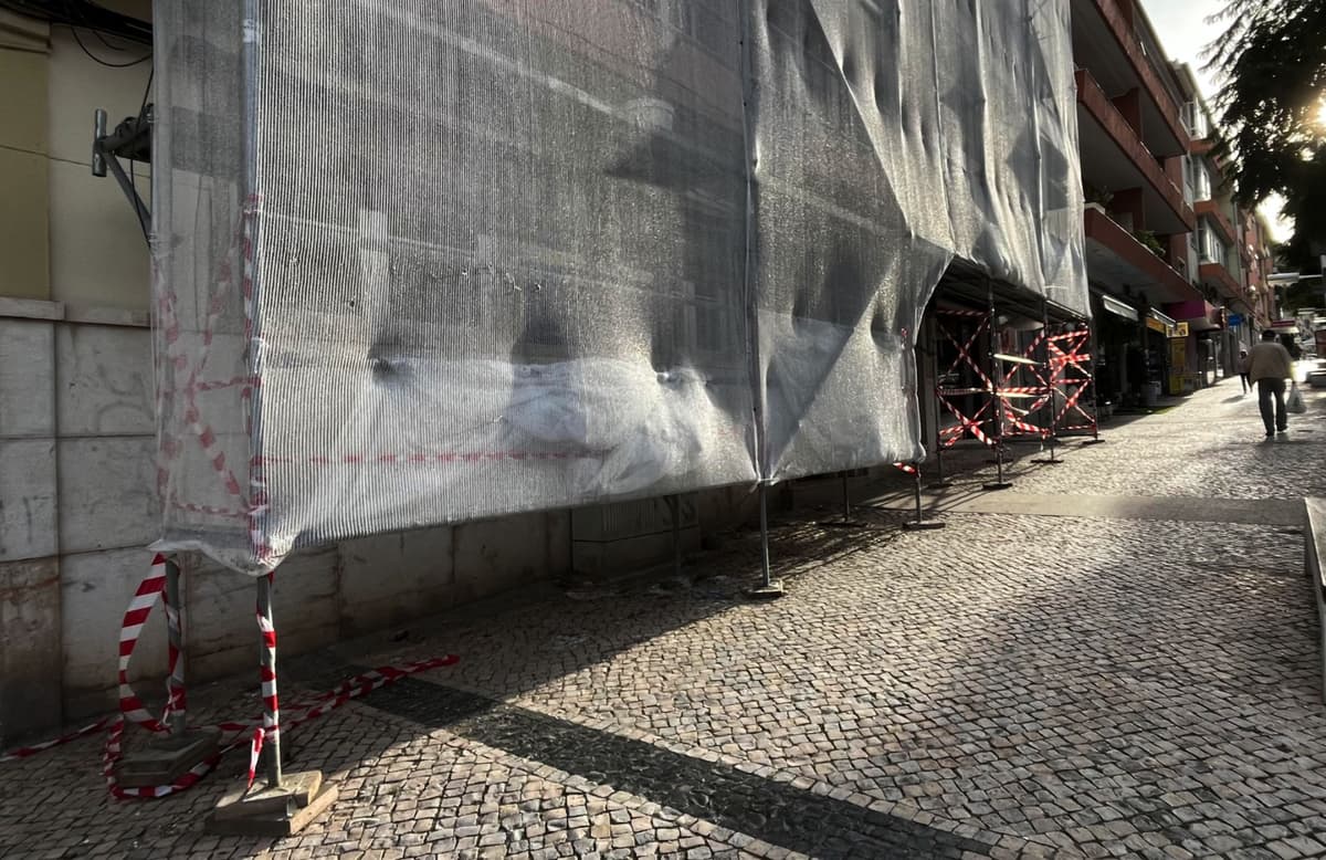 Almada Construction Delays: Licensing Bottlenecks Stall Local Development, Warns Builder