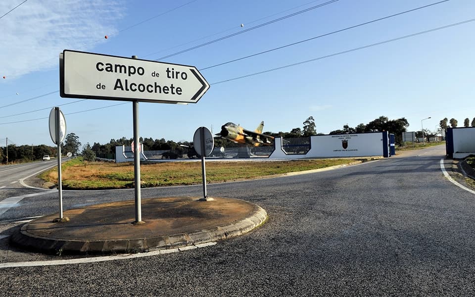 Lisbon's New Airport: Government Pushes for Accelerated 2035 Completion in Alcochete, Signaling Major Investment Shift