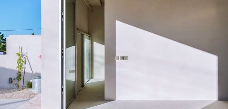 Sintra Ruin Restoration: Award-Winning Contemporary Home Showcases Historic Preservation in Lisbon Region