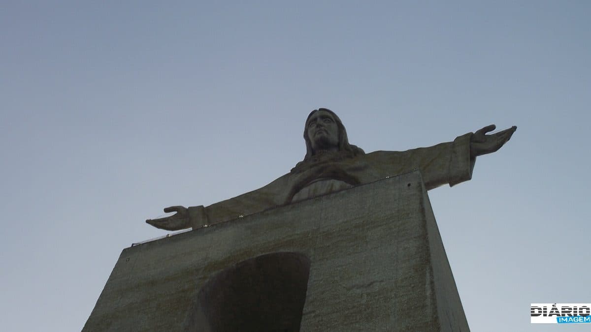 Lisbon's Housing Crisis Pushes Residents to Almada, Creating New Investment Hotspots