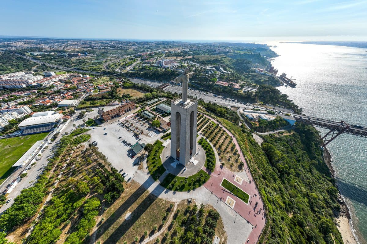 Lisbon Suburb of Almada Demands Urgent Government Action on Illegal Settlement of 800 Homes
