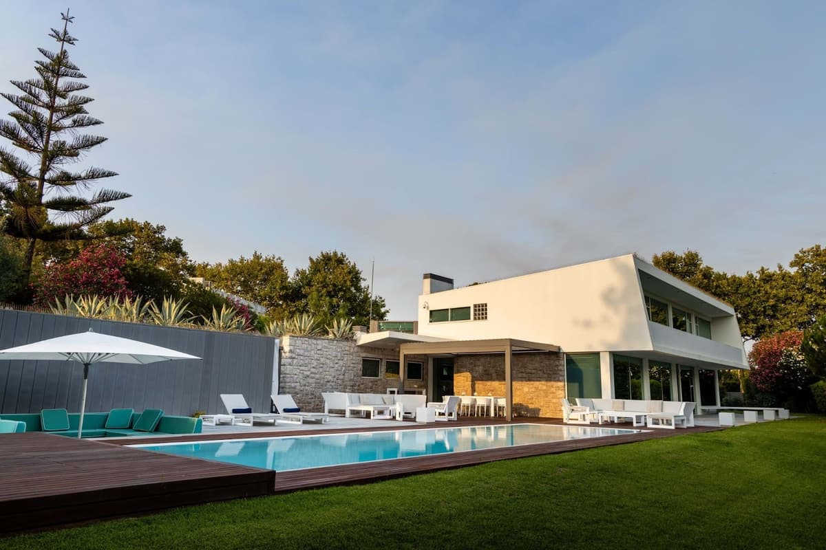 Cascais Luxury Market Booms: €15 Million in High-End Properties Sold in Weeks