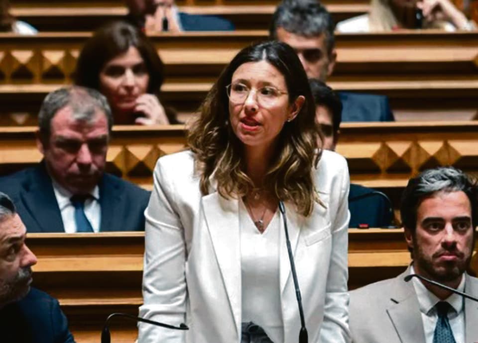 Portugal's Political Parties Seek Consensus on Housing Tax Cuts and Bureaucracy Reduction