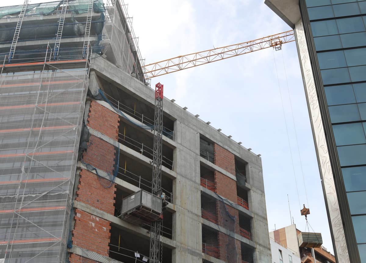 Portugal's €50B Infrastructure Plan: Government Looks Abroad for Construction Help, Sparking Industry Debate