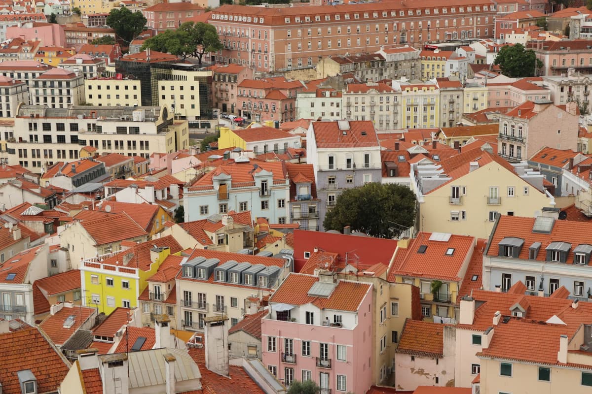 Cascais Rental Market Update: Rents Hit €2,300 as Oeiras Sales Prices Surge