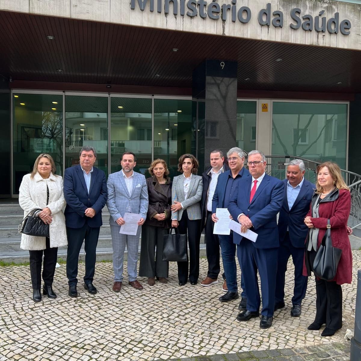 Setúbal Peninsula Mayors Protest Hospital Service Closures, Demand Action on New Seixal Hospital