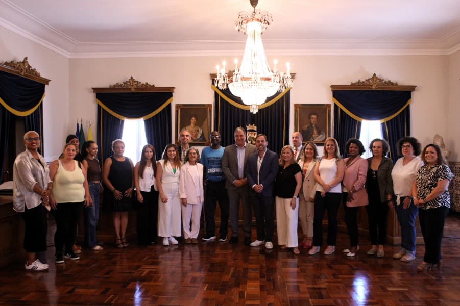 Portuguese Government Delivers Social Housing in Moita, Pledges Closer Ties with Municipalities