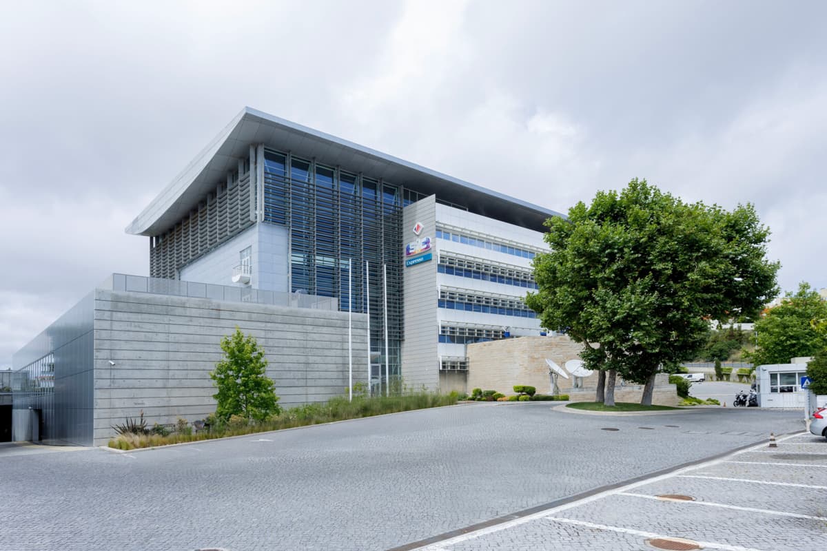 Prime Office Space for Lease in Oeiras: Dils and Savills Market Impresa Group Building