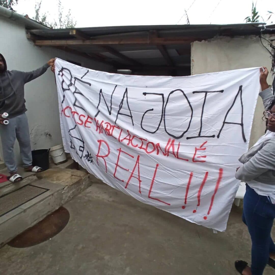 Almada Demands Urgent Government Action on Illegal Settlements, Highlighting Housing Crisis Near Lisbon