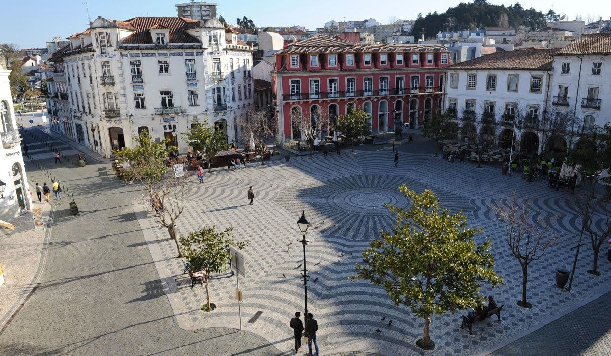Lisbon Rental Prices Hit €22.2/m², New Data Reveals City-by-City Costs for Investors
