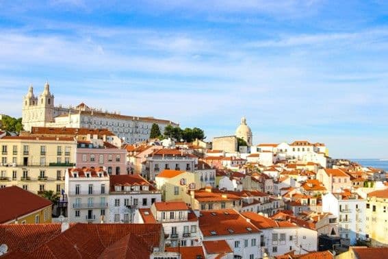 The Ultimate Guide for US Investors: Why Thousands of Americans Are Moving to Portugal