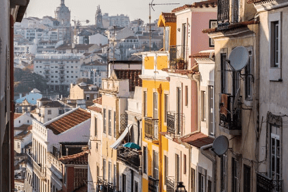 Portugal's Property Valuations Hit Record High of €1,995/m², Lisbon Leads the Surge