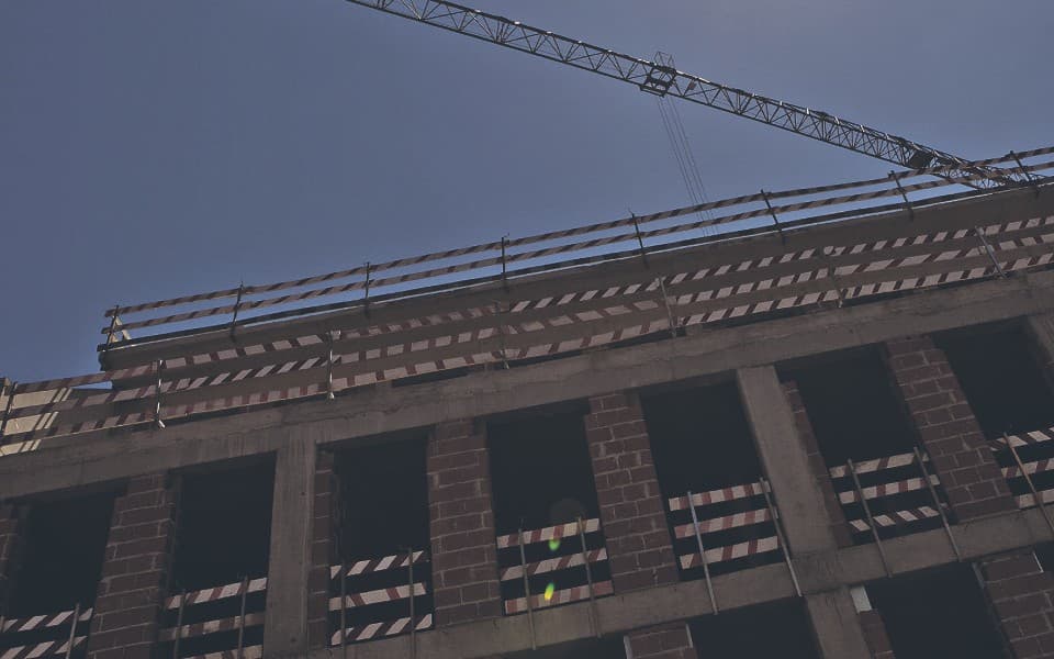 Portugal's Construction Sector Booms: Public Works Tenders Hit €5.9B, Housing Credit Surges by 40%