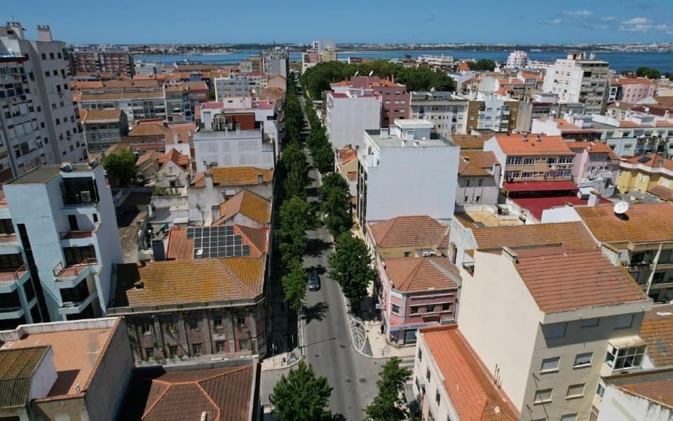Lisbon's Outskirts Lead Rental Demand: Barreiro, Vila Franca de Xira, and Amadora Top the Charts