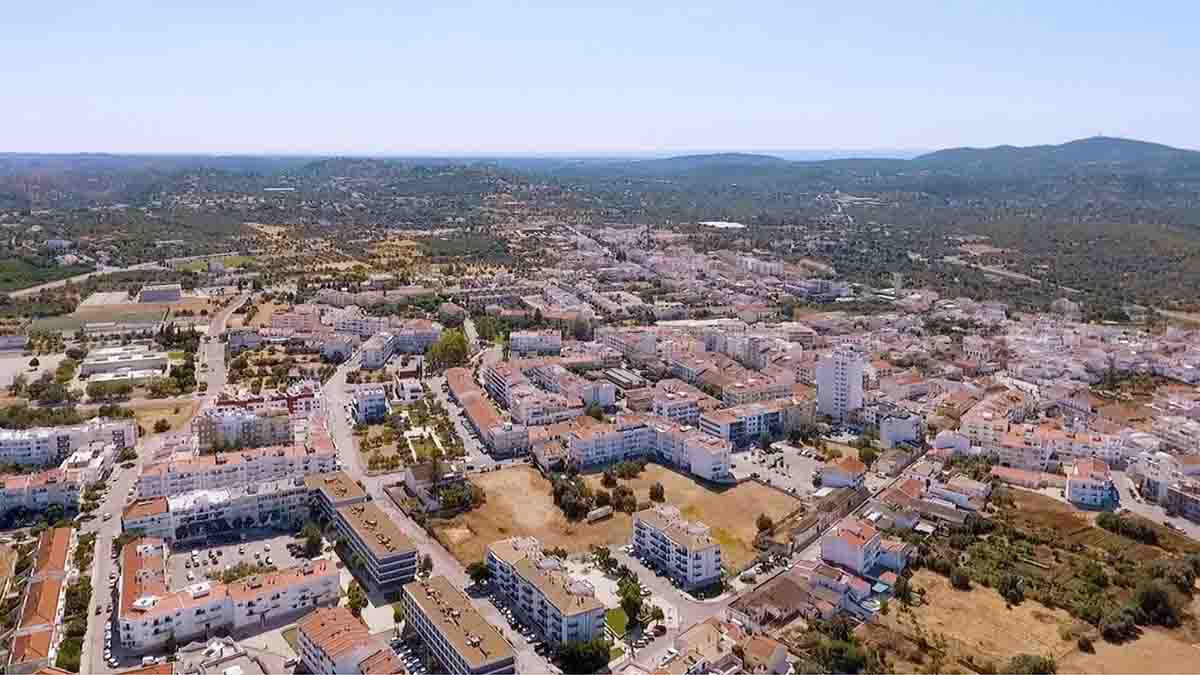 Algarve's São Brás de Alportel PDM Review Stalls: What Investors Need to Know About the Political Deadlock
